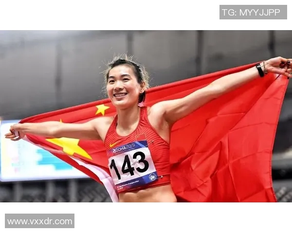 田径百米达标赛成绩揭晓选手表现精彩纷呈引发热烈关注