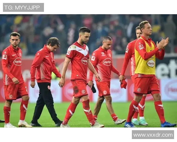 杜塞尔多夫遭遇惨败,输给莱比锡三球落后 杜塞尔多夫遭遇惨败,输给莱比锡三球落后