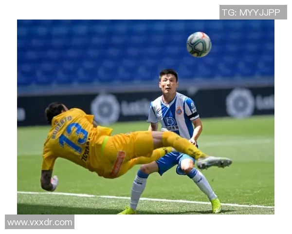 武磊精彩抽射破门助力球队逆转胜利展现出色竞技状态 武磊精彩抽射破门助力球队逆转胜利展现出色竞技状态