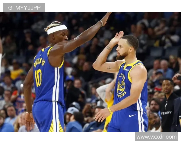 勇士队客场击败灰熊队,库里再度成为得分王 勇士队客场击败灰熊队,库里再度成为得分王