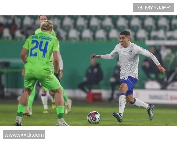 沙尔克04客场大溃败,德甲降级压力不断增加 沙尔克04客场大溃败,德甲降级压力不断增加