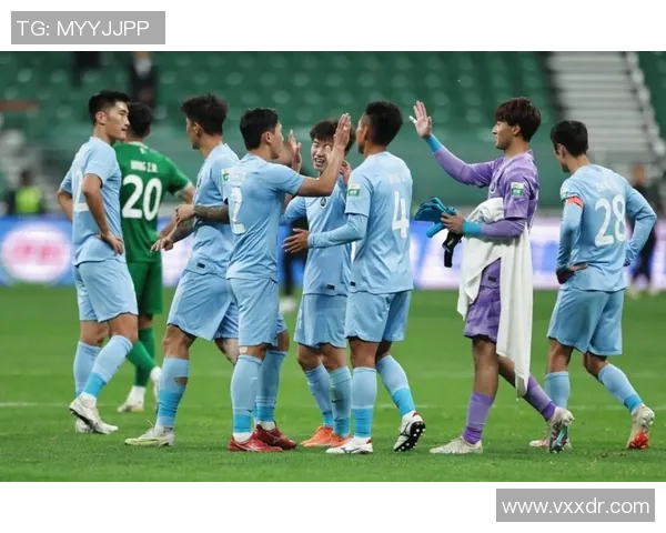 英超联赛首次推迟的比赛引发球迷热议，新冠疫情对球队赛程造成影响